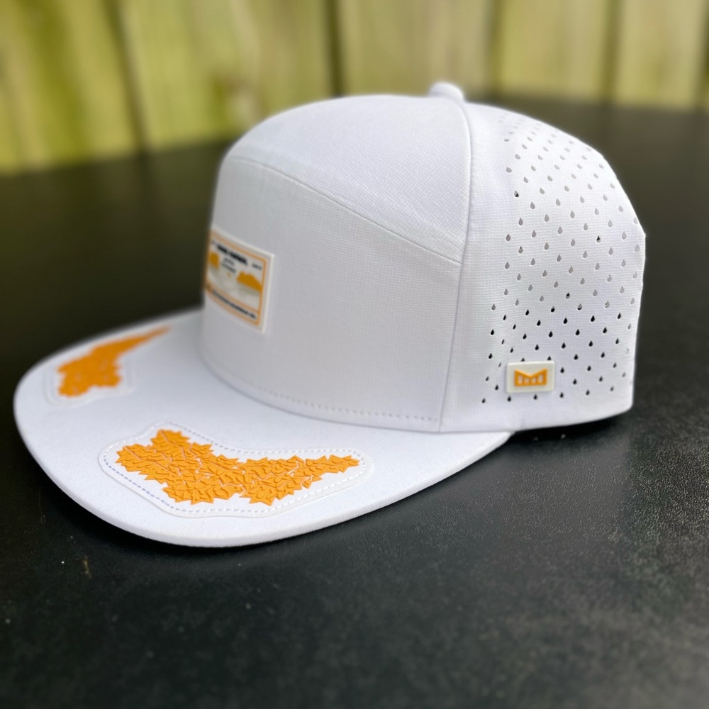 MELIN TRENCHES CAPTAINS HYDRO
Performance white Snapback Hat